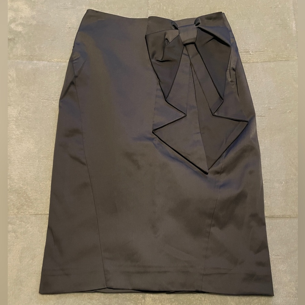 H&M Gray Midi Pencil Skirt with Bow Front